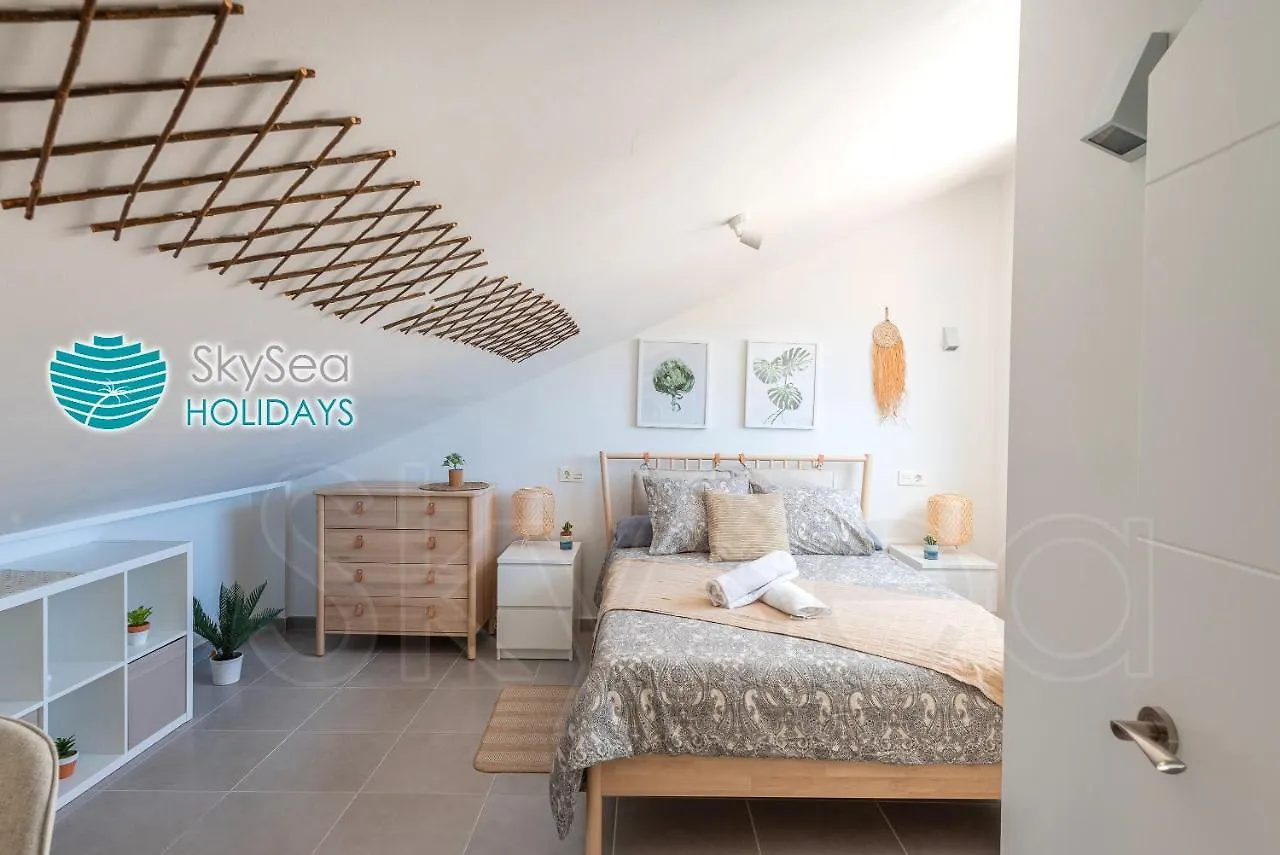 Skysea Holidays City Center Suites Málaga 0*,