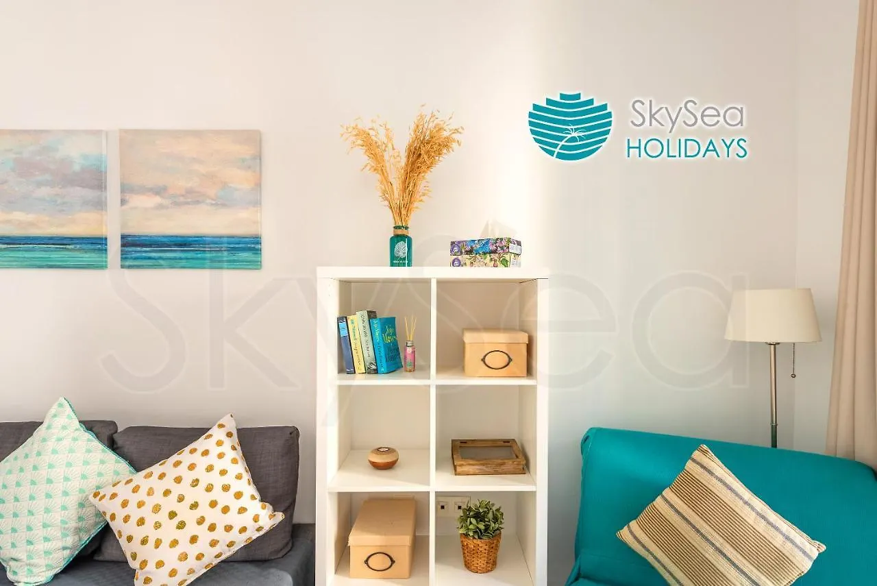Skysea Holidays City Center Suites Málaga 0*,