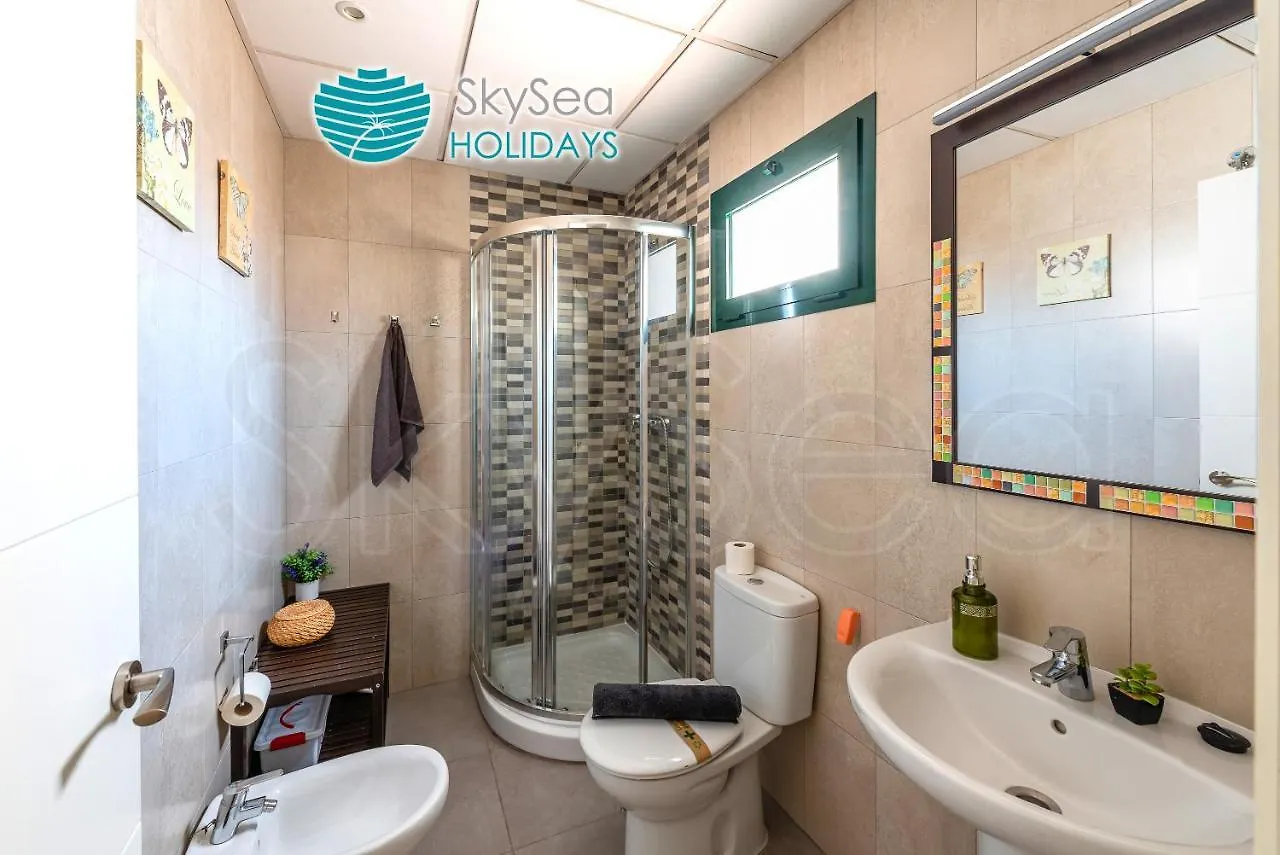 Skysea Holidays City Center Suites Málaga 0*,
